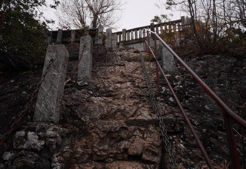 三峯神社の奥宮の手前の鎖場
