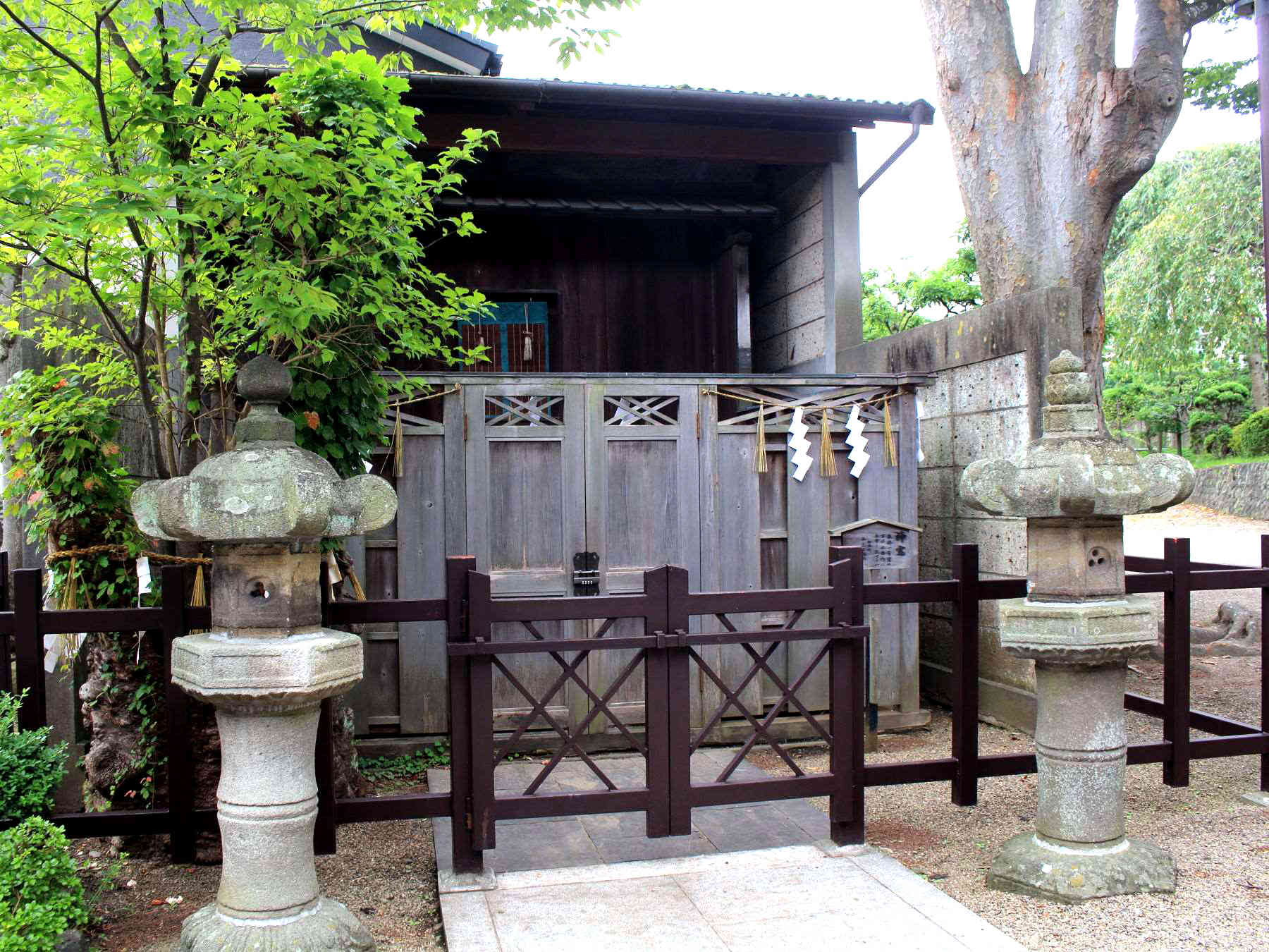 御釜神社の神竈奉置所