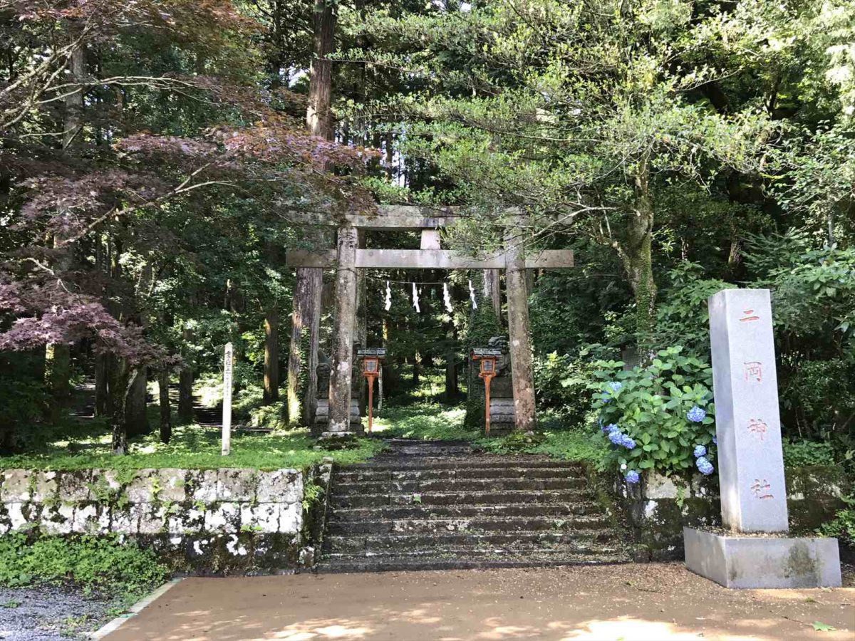 二岡神社の鳥居