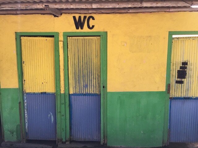 カラフルなトイレ