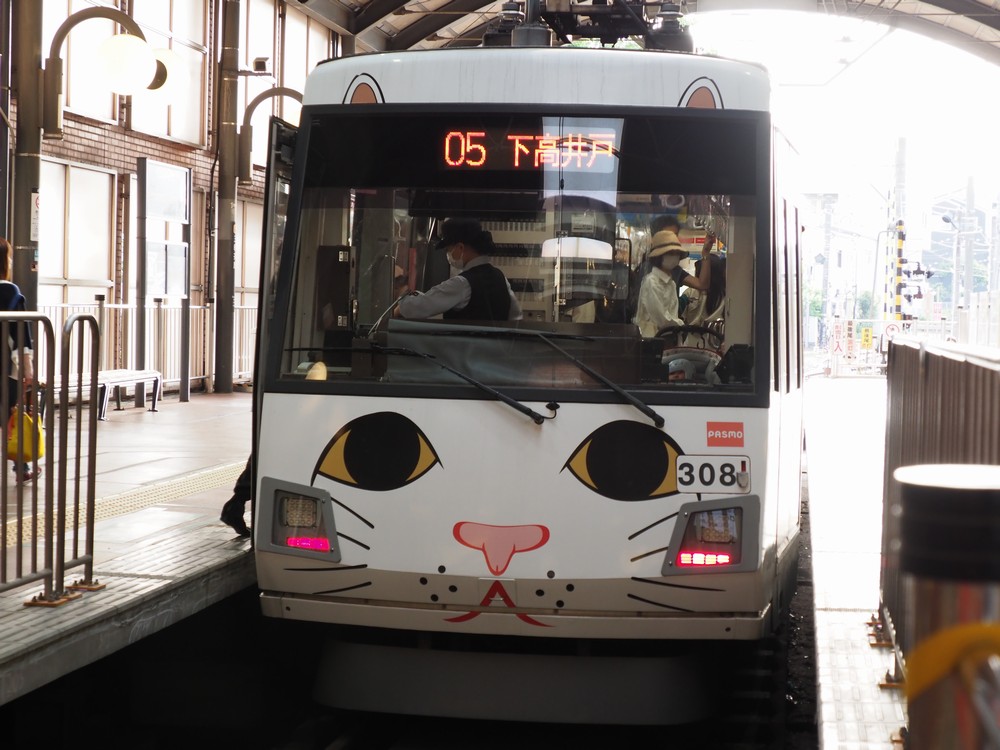 三軒茶屋駅の猫電車