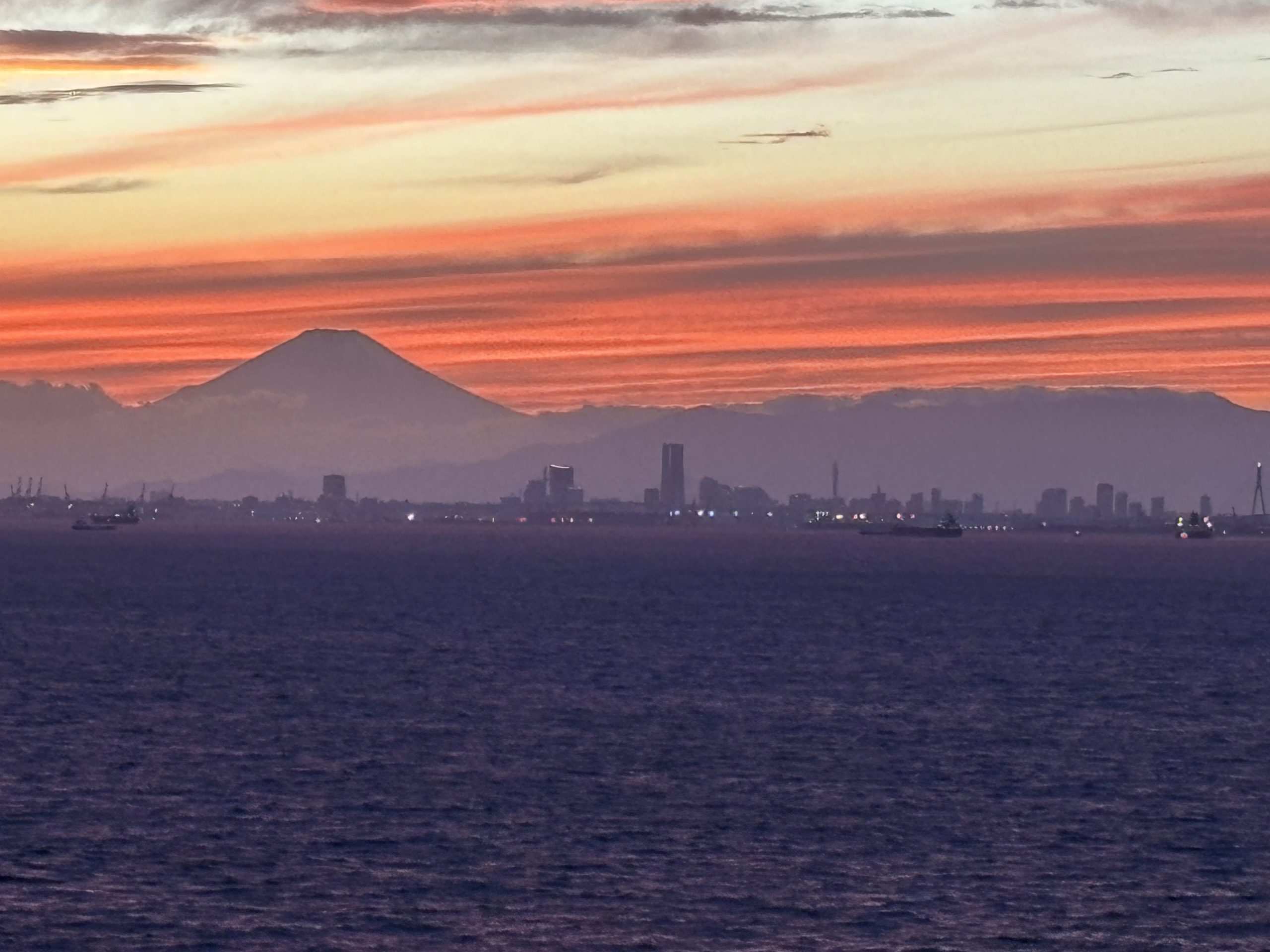 海ほたるから富士山の夕景