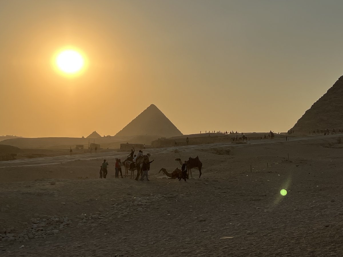 夕方のピラミッド