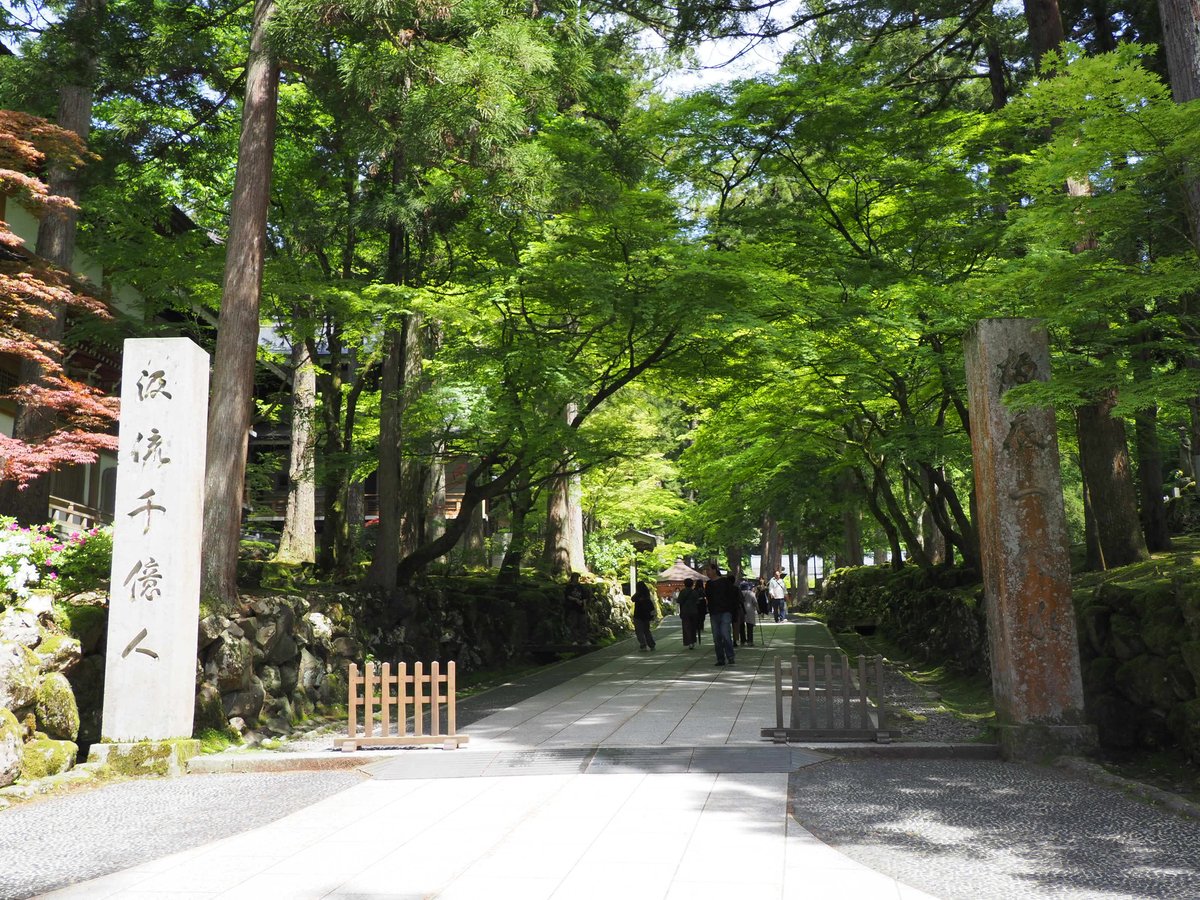 Entrance to the head temple Eiheiji