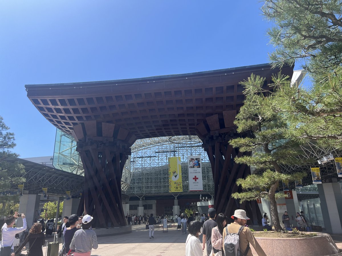 金沢駅と言えば鼓門