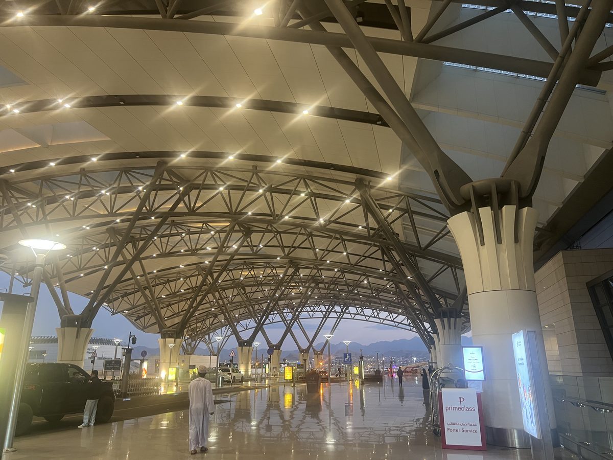 オマーン国際空港玄関
