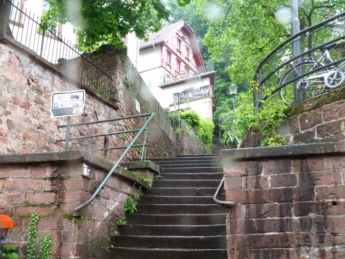 お城への坂道