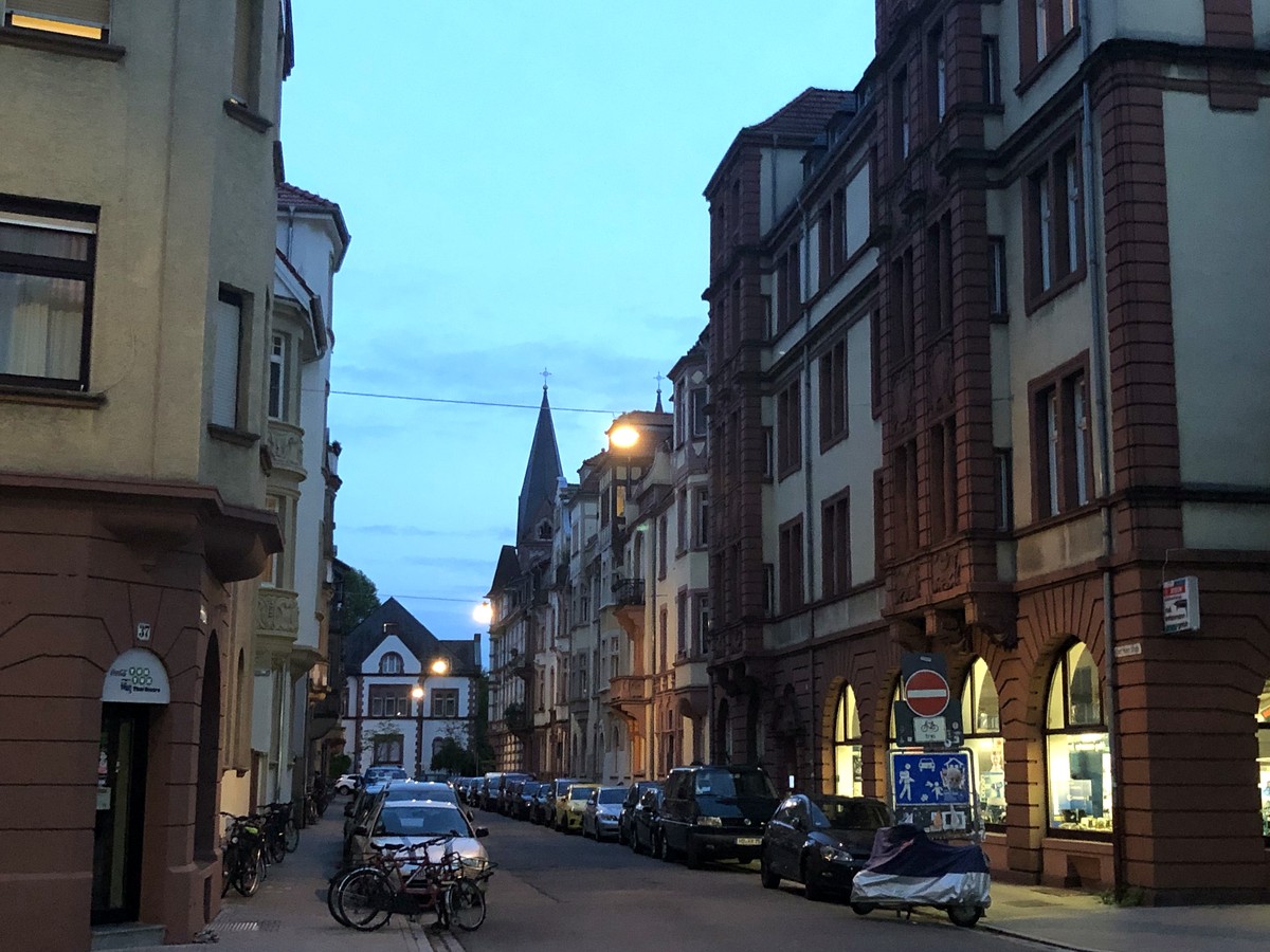 ローラント・ラデシュトラーセ(Rohrbacher Str.)の通り